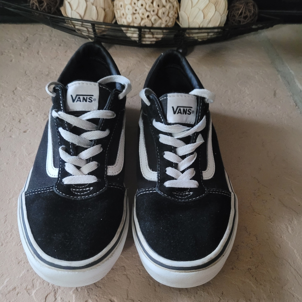Size 7 Vans Old Skool Skate Shoe Black/White Boy's Sneakers